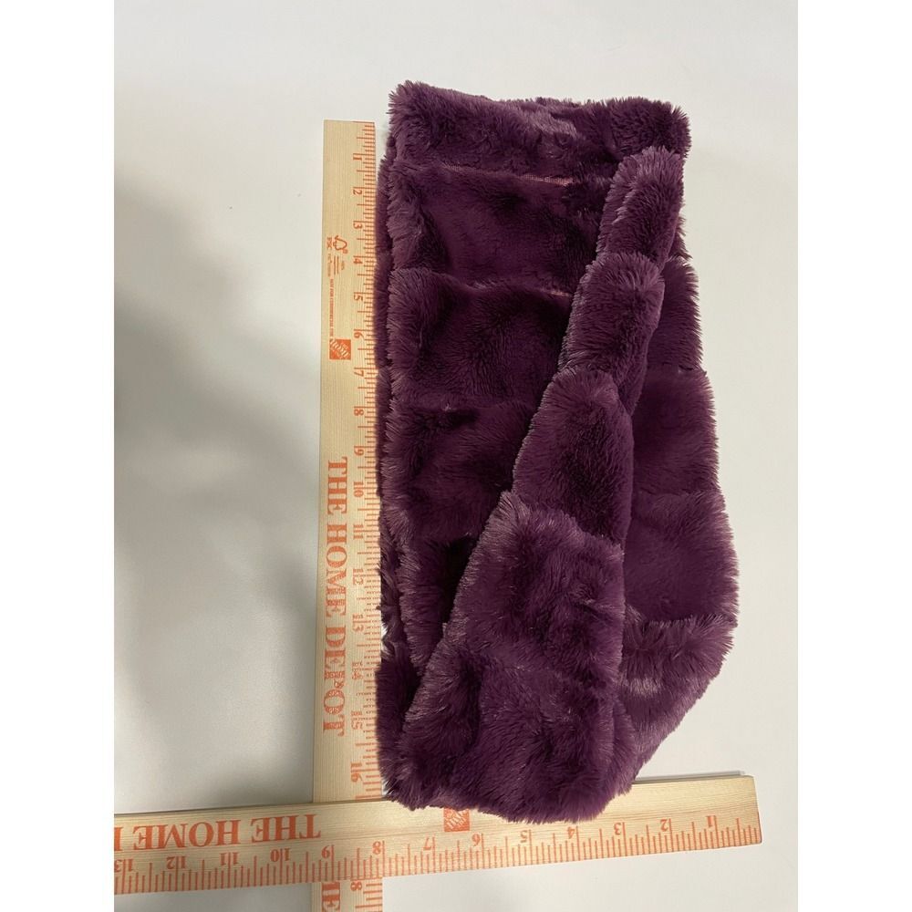 Infinity Scarf Purple New Faux Fur Plush Cozy Loop Cyn Cyn Design NWT - Picture 3 of 4